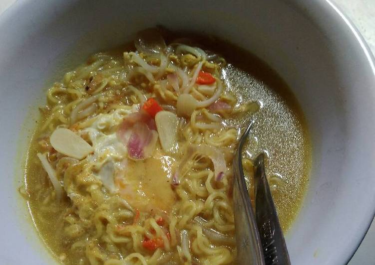 Indomie kari taoge pedas