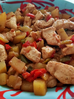 Una foto de Salteado de pollo exprés