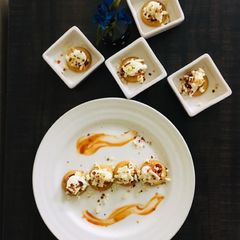 A picture of Cheesy Arrow root biscuits.