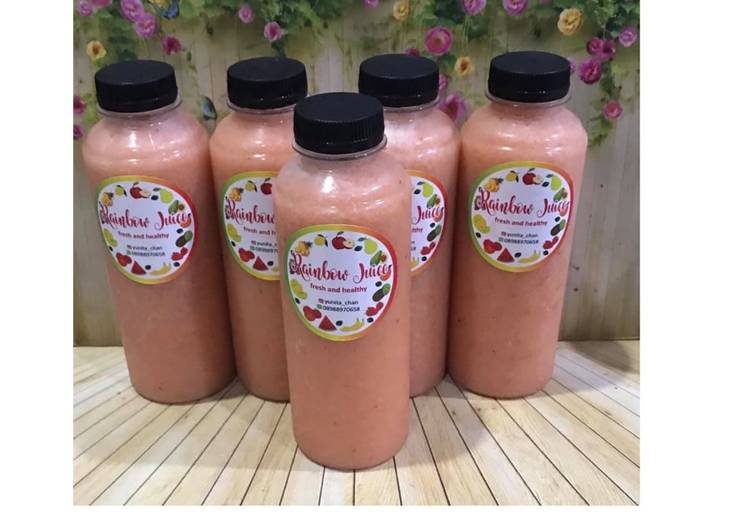 Langkah Mudah untuk Membuat Diet Juice Persimmon Carrot Pear Strawberry Soursop Cucumber yang Bisa Manjain Lidah