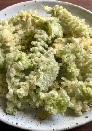 A picture of Shiso Flowers Tempura.