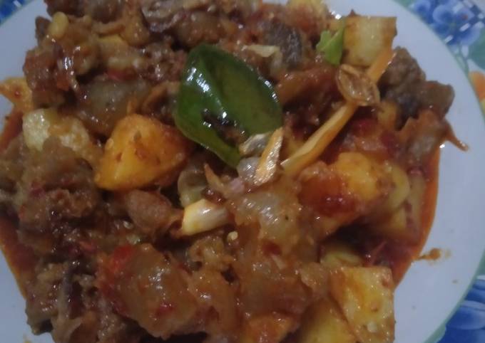 Resep Oseng mercon tetelan sapi dan kentang oleh Rusiah Titing - Cookpad