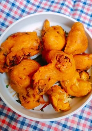 बेसन औऱ बैंगन के पकौड़े (besan aur baingan ke pakode recipe in Hindi) रेसिपी मुख्य फोटो