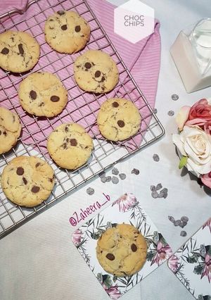 A picture of Simple choc chip biscuits.