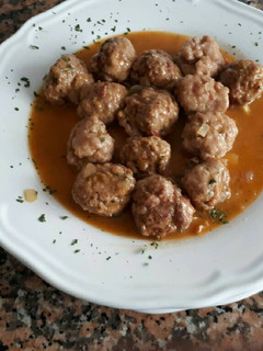 Una foto de Albóndigas de pollo al pimentón