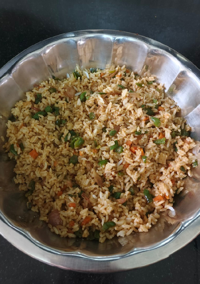 वेज फ्राइड राइस (veg fried rice recipe in Hindi) रेसिपी मुख्य फोटो