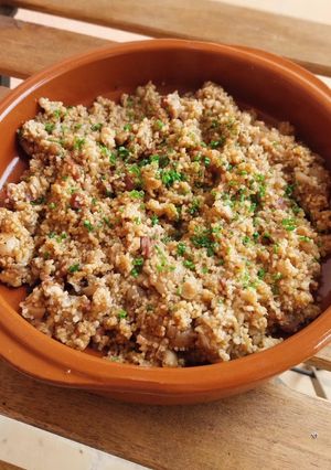 Una foto de Cous cous con pies de cerdo y gambas