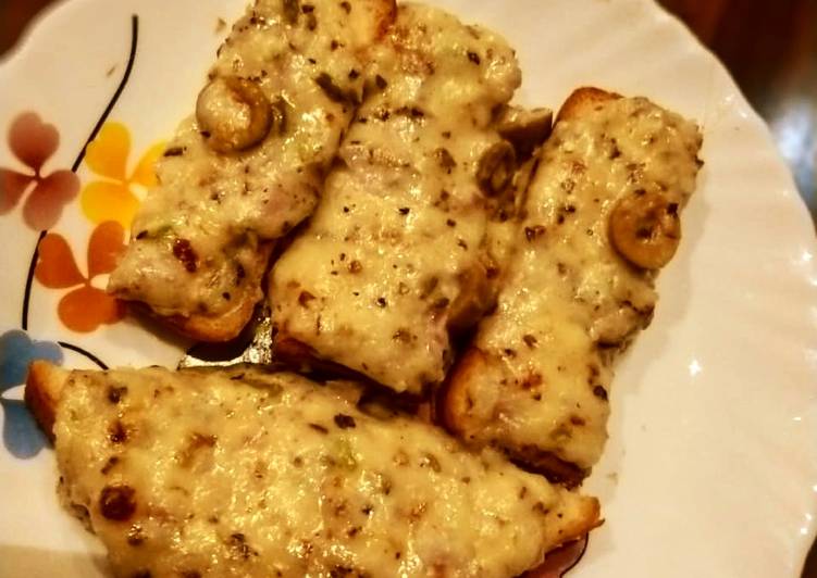 Recipe of Yummy Chesse chilli milly toast