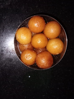 ગુલાબ જાંબુ (Gulab Jamun Recipe In Gujarati) રેસીપી મુખ્ય ફોટો