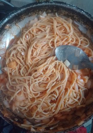 Una foto de Espagueti ROJO🍅🍝 (PARA NIÑOS👬👭)😋😋
