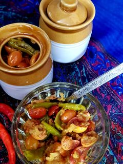 करौंदे और हरी मिर्च का इंस्टेंट अचार (Karonde aur hari mirch ka instant achar recipe in Hindi) रेसिपी मुख्य फोटो
