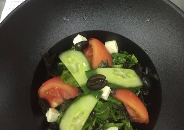 How to Make Speedy Horiatiki salad