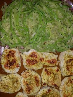 Una foto de Spaguetis de calabacín con pollo al limón🍗🍋