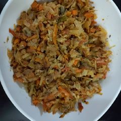 A picture of Cabbage and carrots veg.