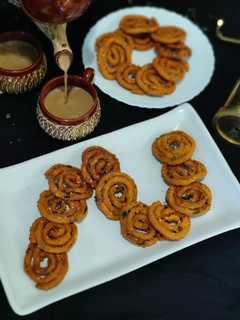 લીલી મેથીની ચકરી (fresh fenugreek chakli recipe in Gujarati) રેસીપી મુખ્ય ફોટો