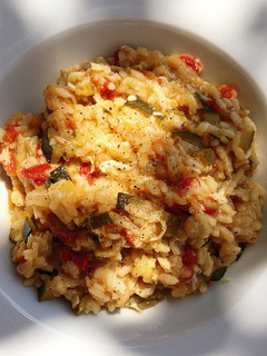 Una foto de Risotto de verduras con bacalao