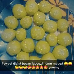A picture of Besan ladoo.