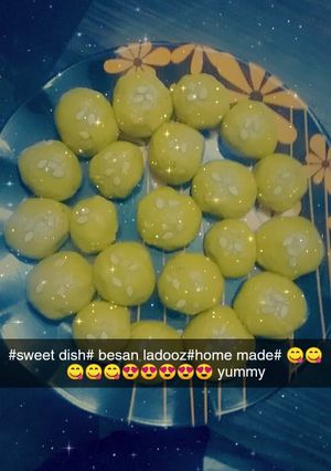 A picture of Besan ladoo.