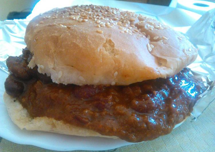 Hamburguesas de chili con carne y huevo