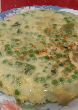 Foto principal de Tortilla en verde: guisantes, judías verdes y pimiento