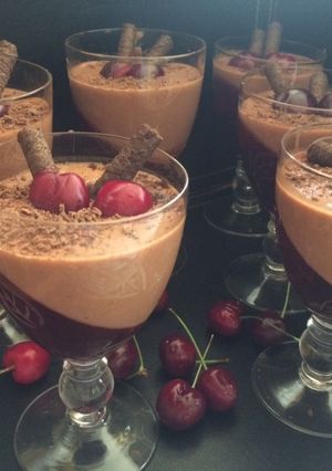 Una foto de Postre bicolor 🍨