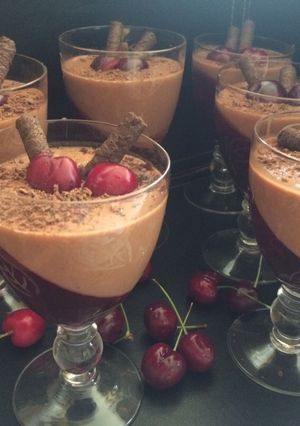 Una foto de Postre bicolor 🍨