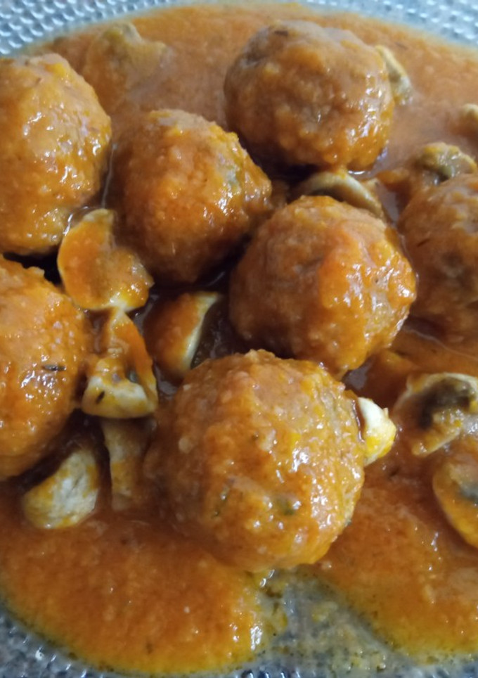 Una foto de Albóndigas con champiñones
