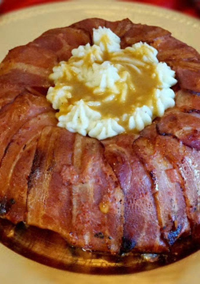 Una foto de Pastel de carne con bacon y huevo