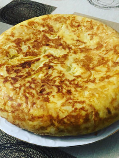 Una foto de Tortilla de patatas con cebolla