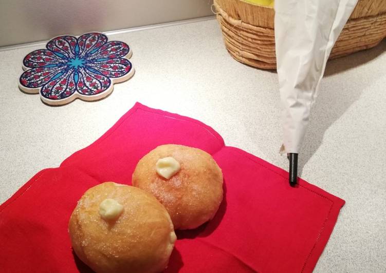 Bomboloni con la crema pasticcera