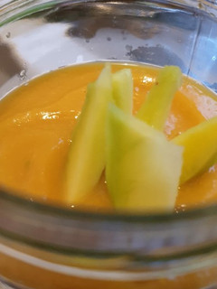 Una foto de Sopa fría de zanahoria con Mango