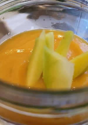 Una foto de Sopa fría de zanahoria con Mango