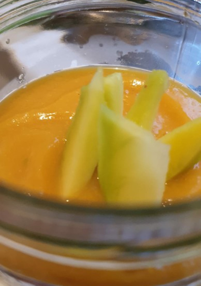 Una foto de Sopa fría de zanahoria con Mango