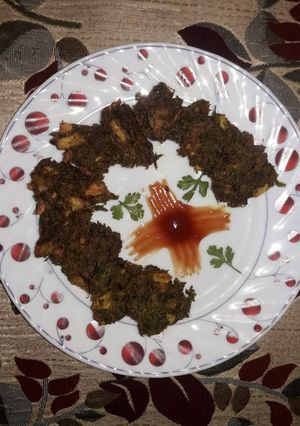 A picture of Chana saag ke pakode.