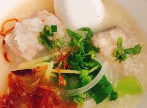 Hình của món Cháo cá vược (sea bass).