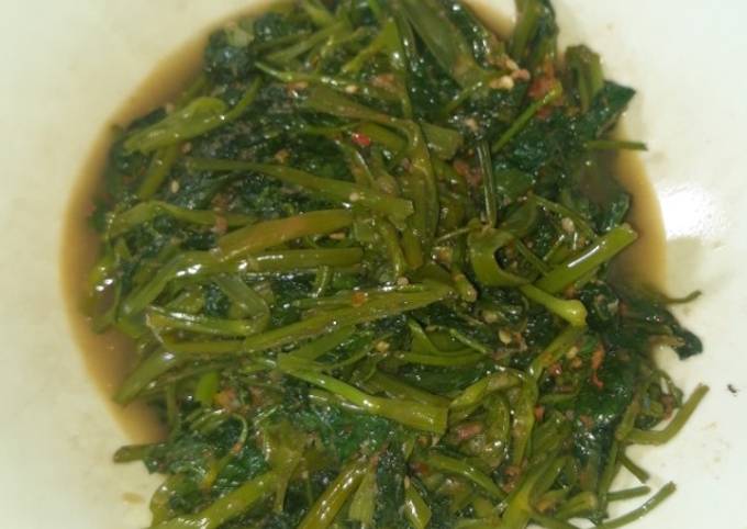 Resep Tumis kangkung terasi oleh Niken Andriana - Cookpad