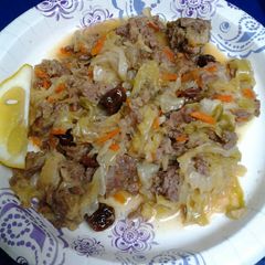 A picture of Cabbage carne picada.