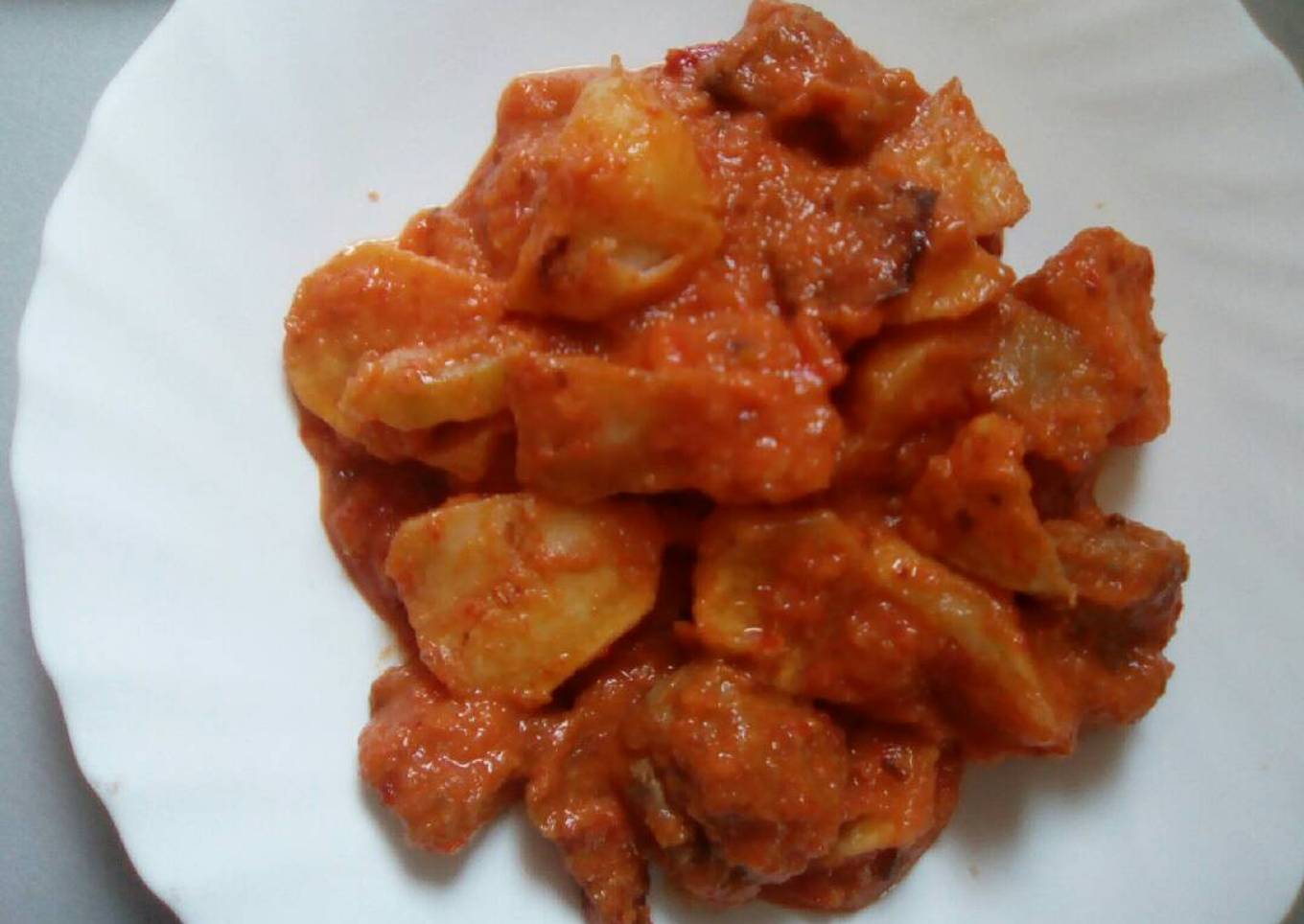 Albóndigas en salsa con patatas