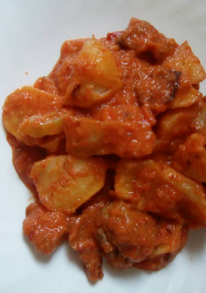 Una foto de Albóndigas en salsa con patatas