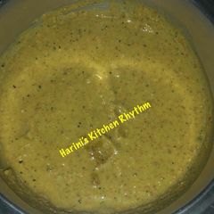 A picture of Chana dal /udad dal chutney.