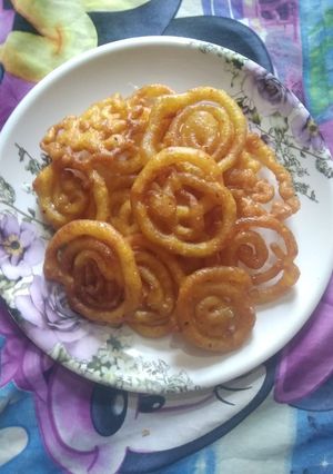 जलेबी (Jalebi Recipe in Hindi) रेसिपी मुख्य फोटो