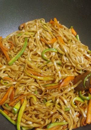 Une photo de Nouilles chinoises sautées aux légumes