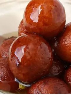 A picture of Bread Gulab Jamun.