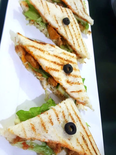 A picture of GRILLED CHICKEN SANDWICHES 😋.