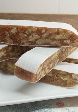 Una foto de Alajú dulce típico de Castilla la Mancha