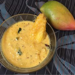 A picture of Mambazha pulissery (Sour and Sweet Mango curry).