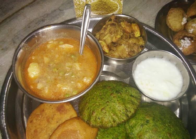 Aloo matar ki sabzi with poori