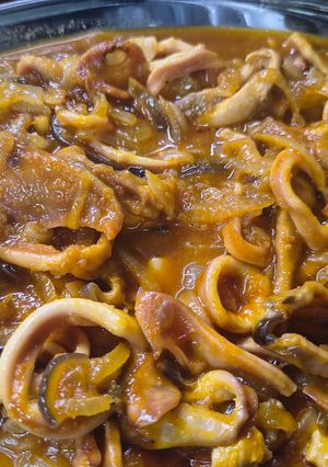 Una foto de Calamares Encebollados 🦑🦑🧅🧅