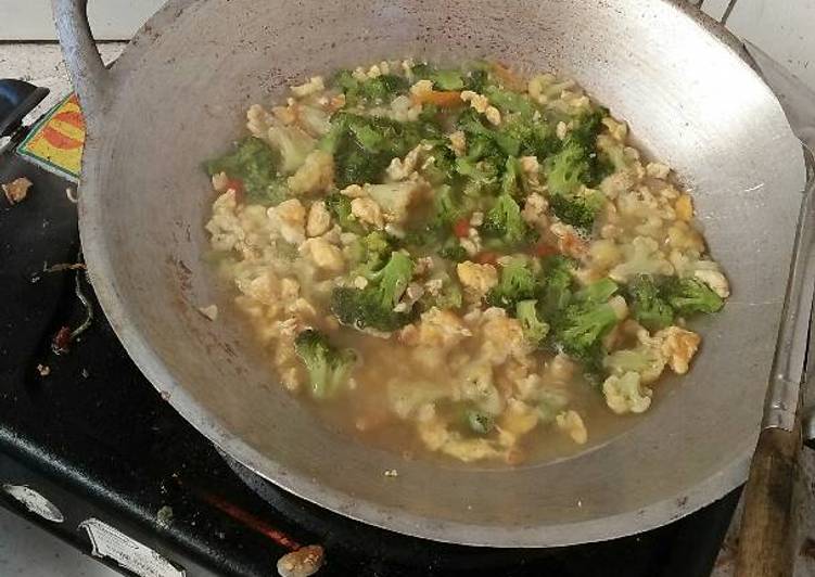 Langkah mengolah Soup brokoli orak arik telor Lezat