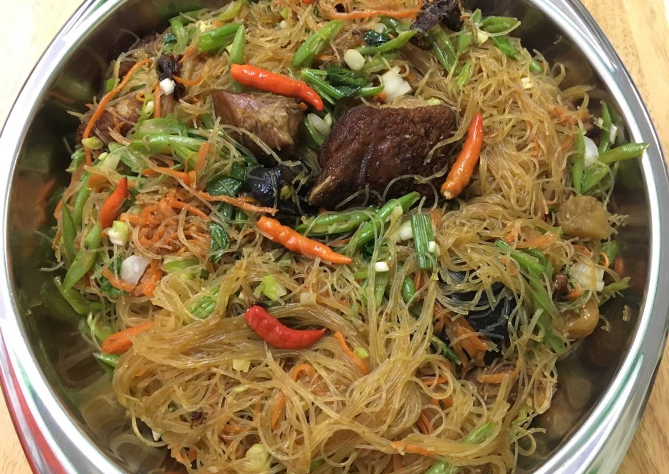 Bihun Goreng dengan Kaki Babi